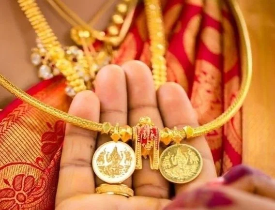 Mangalsutra moment captured beautifully by Candid Wedding Photography Hyderabad showcasing pure emotion and tradition